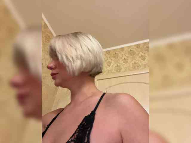 AlisaBlackFox webcam