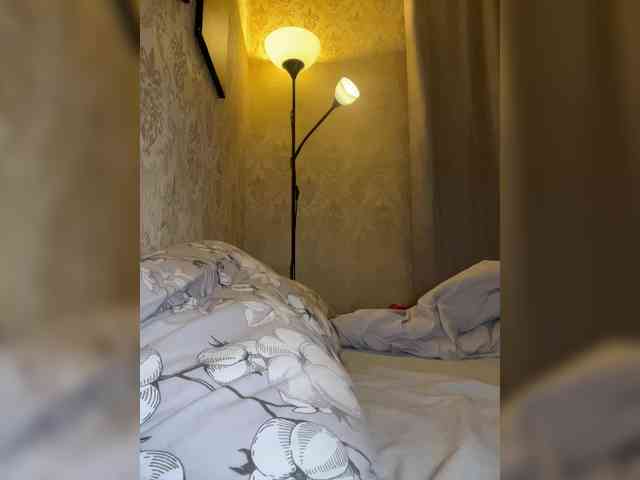 AlisaBlackFox webcam