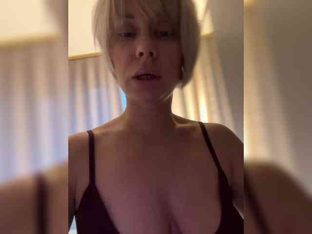 AlisaBlackFox webcam