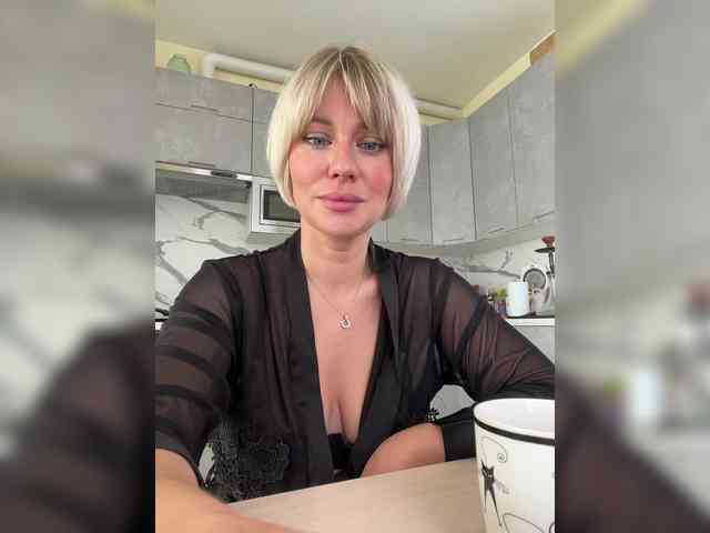 AlisaBlackFox webcam