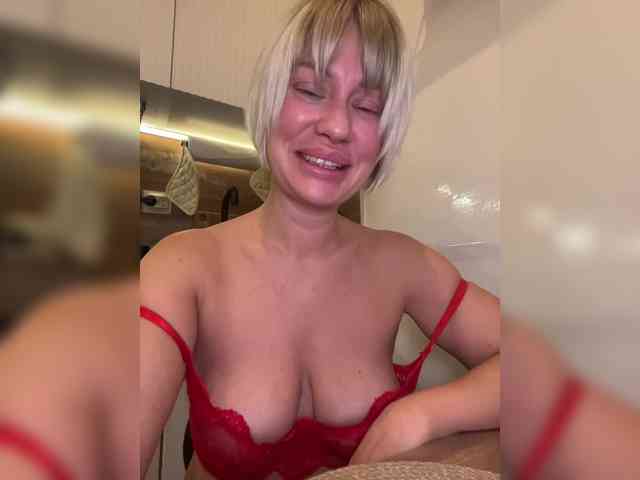 AlisaBlackFox webcam