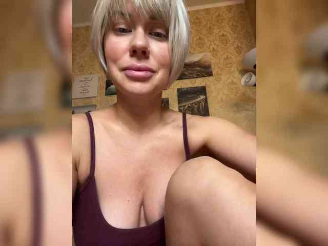 AlisaBlackFox webcam