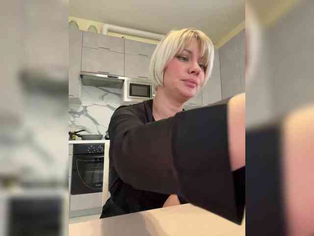 AlisaBlackFox webcam
