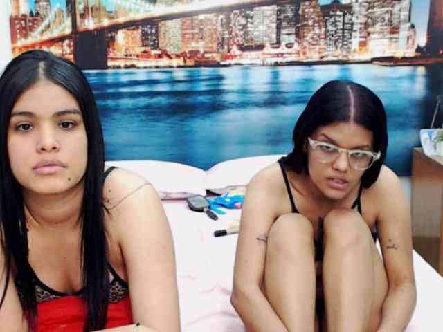chat on live KendraAndMishel