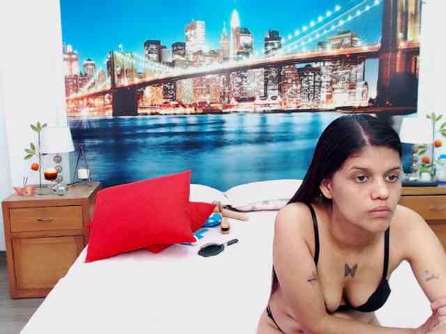 KendraAndMishel webcam