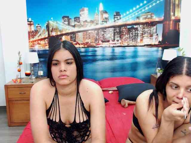 KendraAndMishel webcam