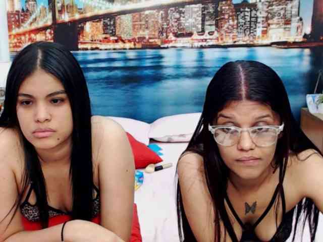 KendraAndMishel webcam