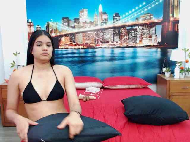 KendraAndMishel webcam