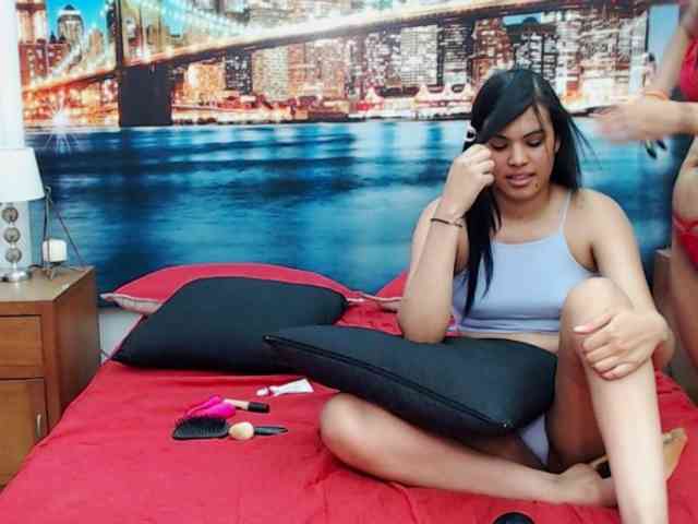 KendraAndMishel webcam