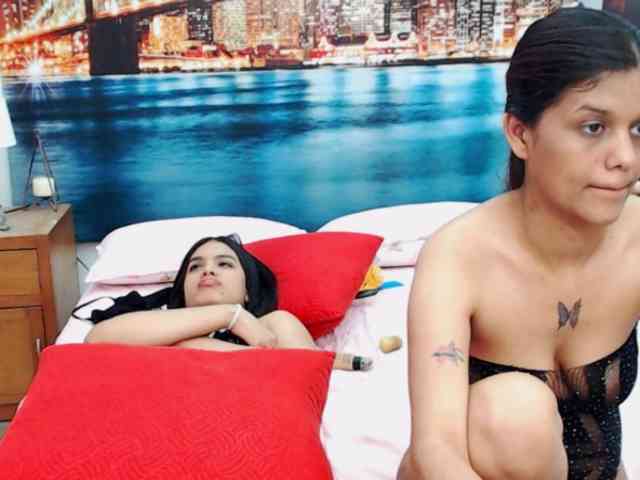 KendraAndMishel webcam