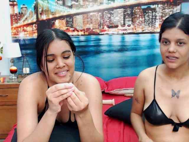 KendraAndMishel webcam