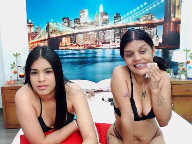 KendraAndMishel webcam