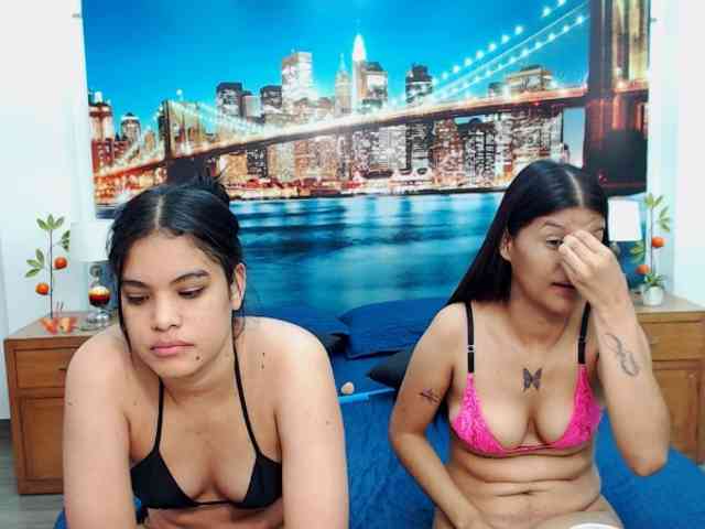 KendraAndMishel webcam