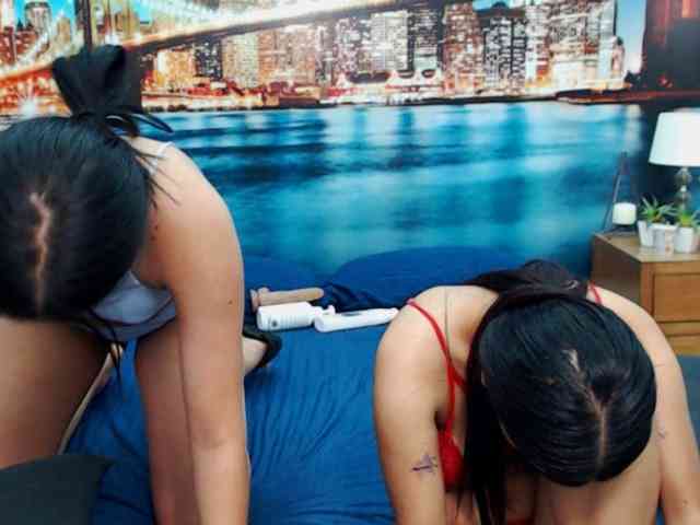 KendraAndMishel webcam