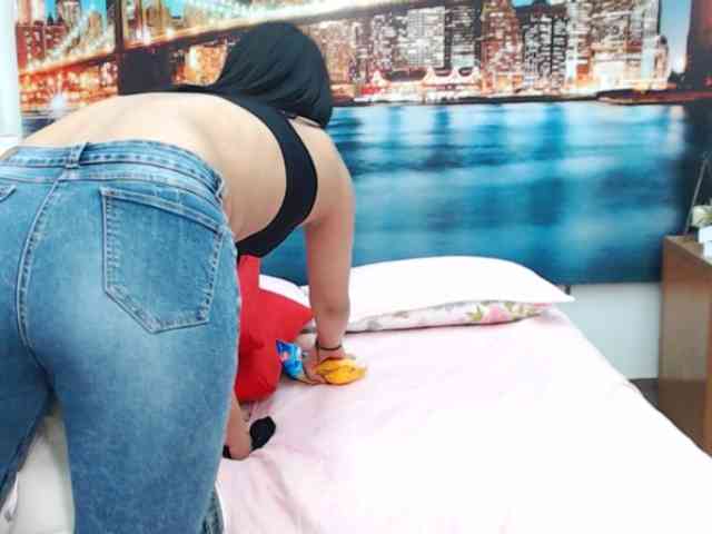 KendraAndMishel webcam