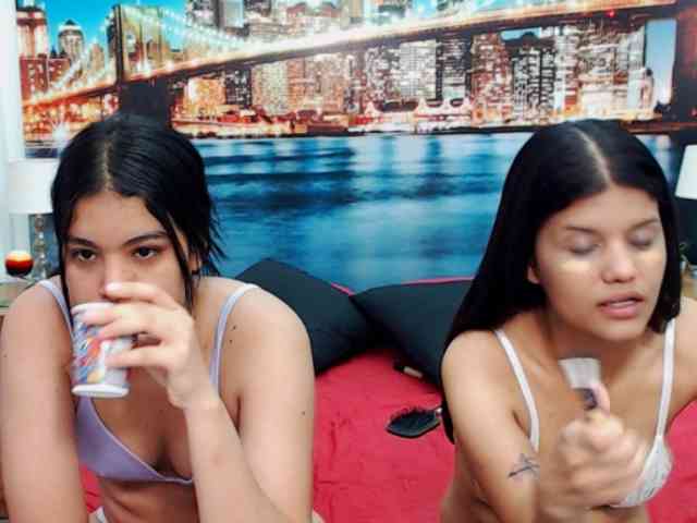 KendraAndMishel webcam