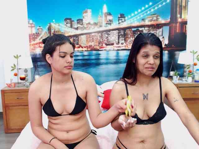 KendraAndMishel webcam