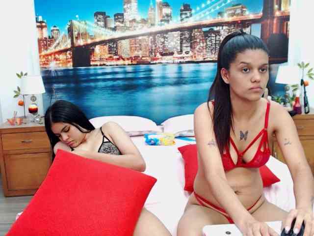 striptease nude KendraAndMishel