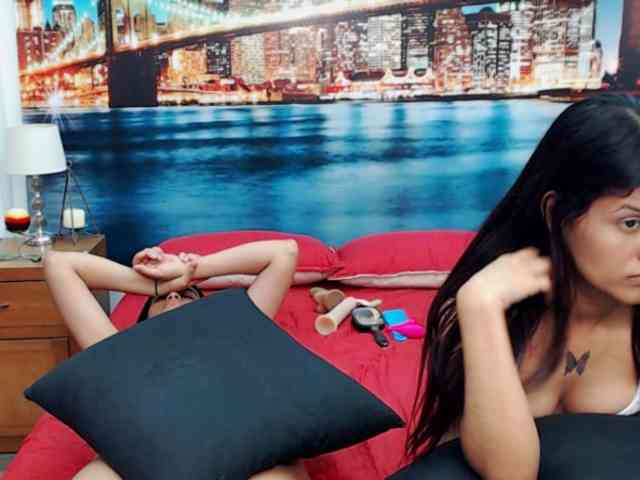 KendraAndMishel webcam