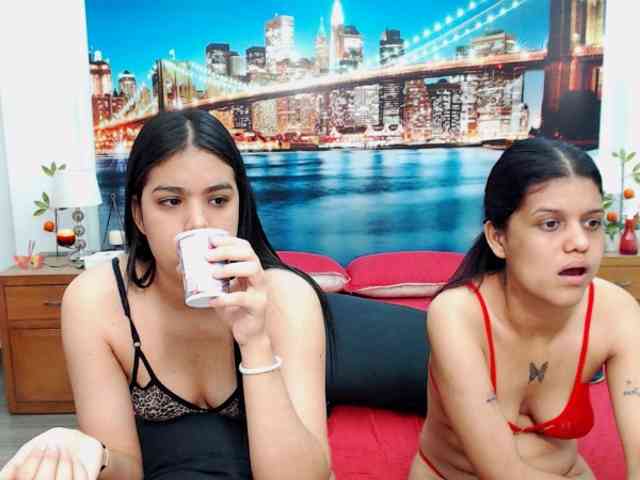 public voyeur cam KendraAndMishel