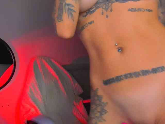 Lina-moore69 Live Webcam on BongaCams