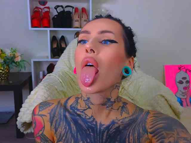 Lina-moore69 Live Webcam on BongaCams