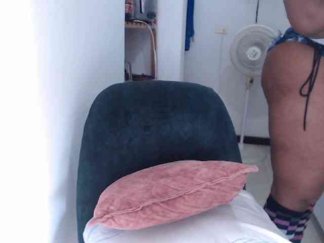 web cam nude LiraRusso1