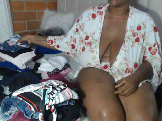 LiraRusso1 Live Webcam on BongaCams