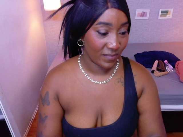 kiara-evanss's BongaCams show and profile