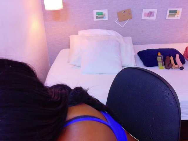 le modèle kiara-evanss est en webcam porno dans un show sur le site bongacams, il possède les tags suivants: Ebony,Brunette,Shaved