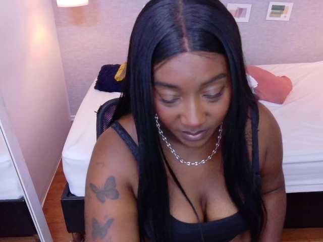 kiara-evanss's BongaCams show and profile