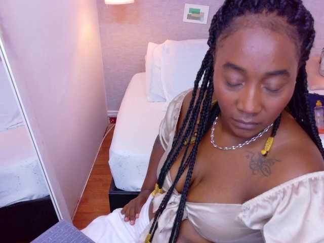 kiara-evanss webcam bongacams model stream image