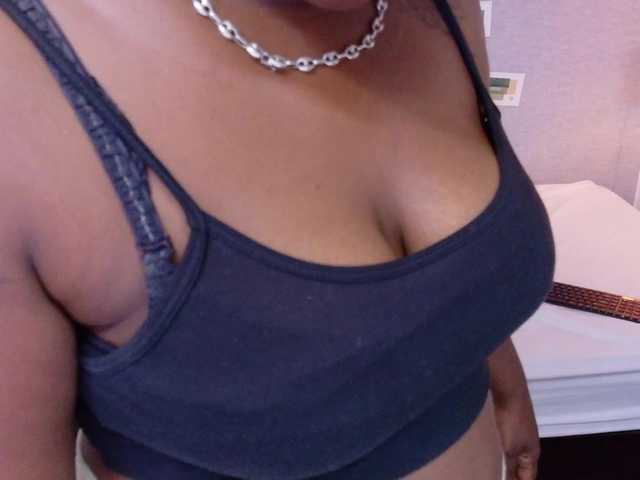 kiara-evanss's BongaCams show and profile