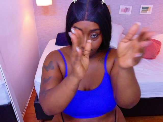 le modèle kiara-evanss est en webcam porno dans un show sur le site bongacams, il possède les tags suivants: Ebony,Brunette,Shaved