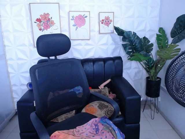 Valentina-mature's BongaCams show and profile