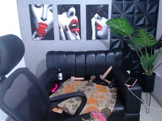 Valentina-mature's BongaCams show and profile