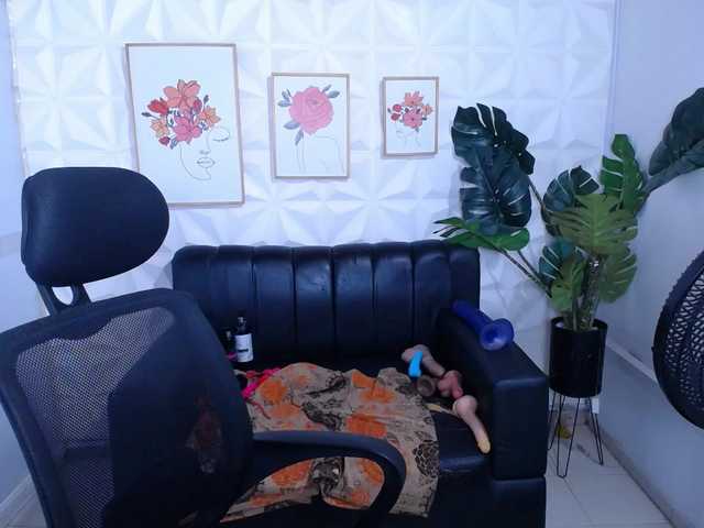 Valentina-mature's BongaCams show and profile