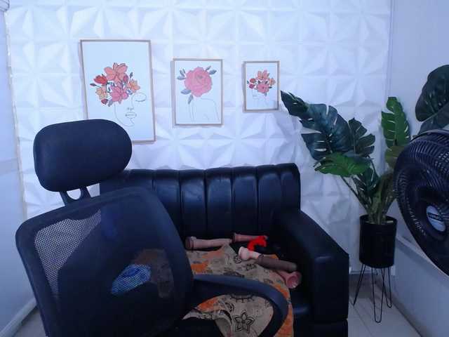 Valentina-mature's BongaCams show and profile