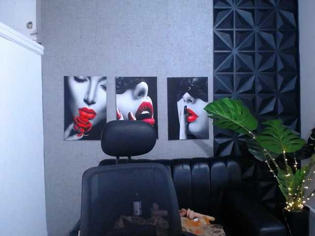 Valentina-mature's BongaCams show and profile