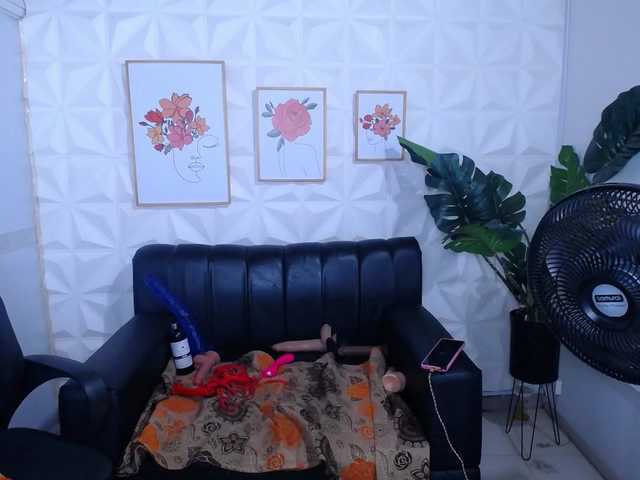 Valentina-mature's BongaCams show and profile