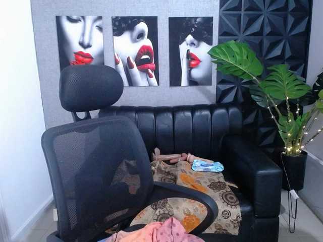 Valentina-mature's BongaCams show and profile