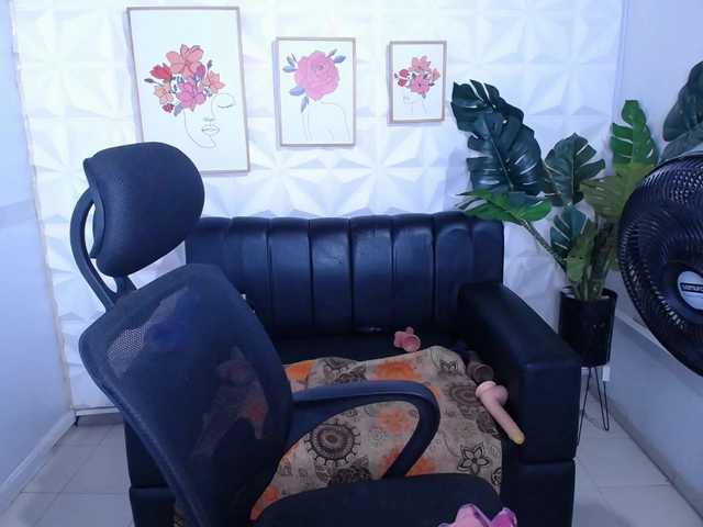 Valentina-mature's BongaCams show and profile