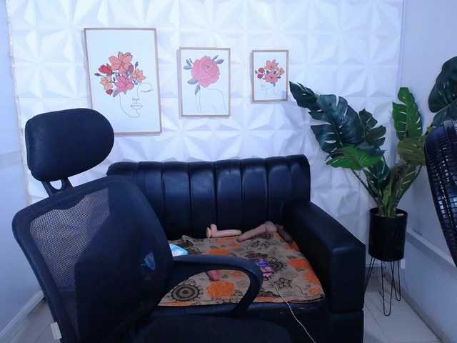 Valentina-mature's BongaCams show and profile