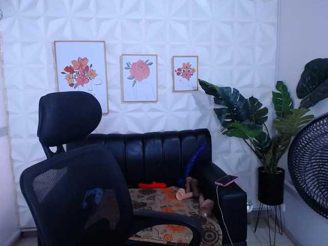 Valentina-mature's BongaCams show and profile