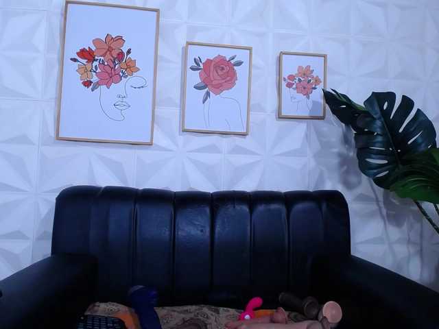 Valentina-mature's BongaCams show and profile