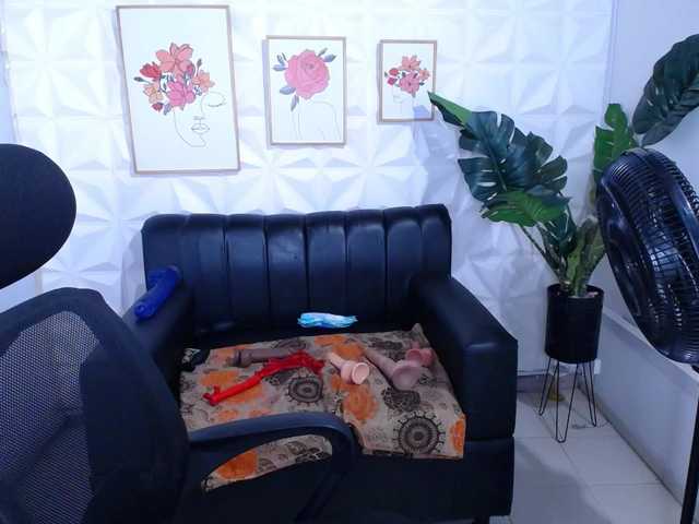 Valentina-mature's BongaCams show and profile