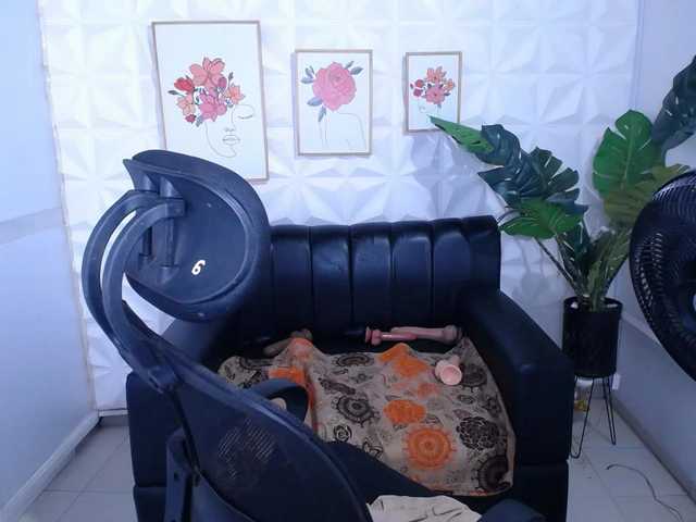 Valentina-mature's BongaCams show and profile