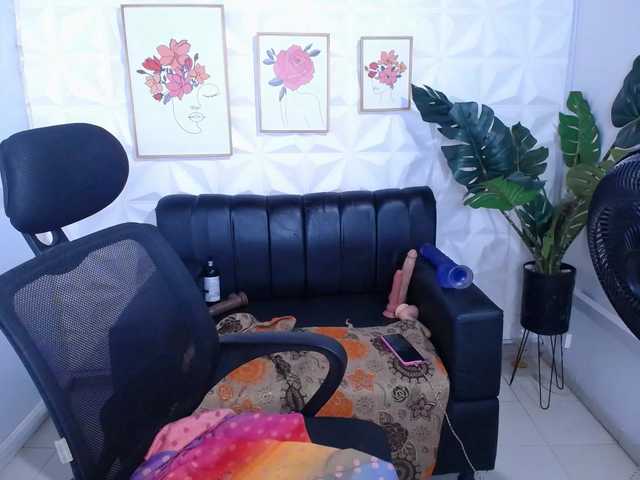 Valentina-mature's BongaCams show and profile