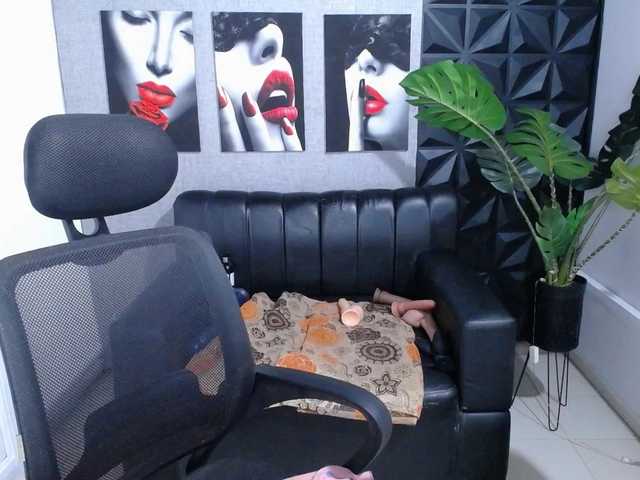 Valentina-mature's BongaCams show and profile