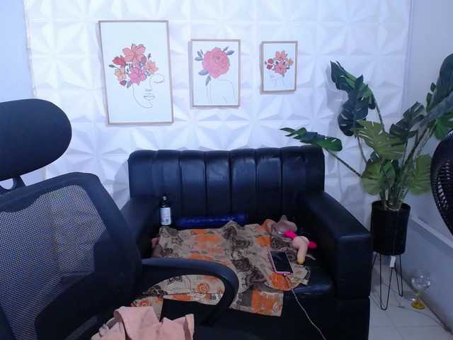 Valentina-mature live cam profile